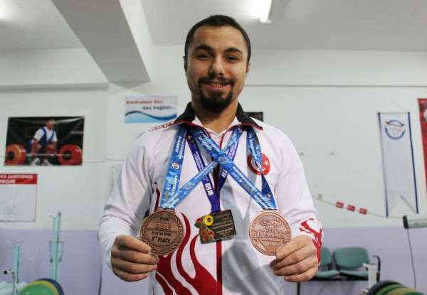 (Özel Haber) Milli halterci Yiğit: '2024 Paris Olimpiyatları'nda şampiyon olmak