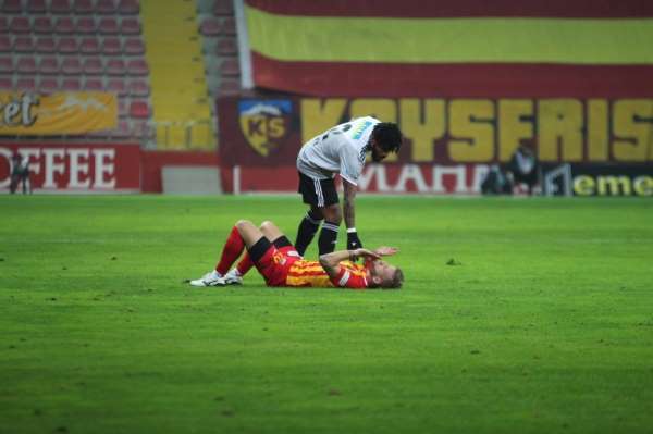 Süper Lig: Kayserispor: 0 - Beşiktaş: 0 (İlk Yarı)