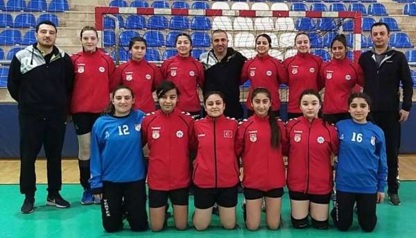 Aksaray'ın adını Küçük Kızlar Hentbol Takımı Türkiye Şampiyonluğuna taşıdı 
