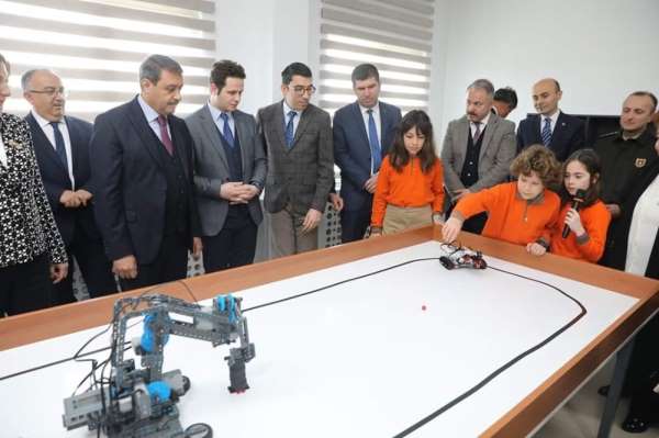 Şehit Akif Altay Ortaokulunda Yazılım ve Tasarım Atölyesi Açıldı 