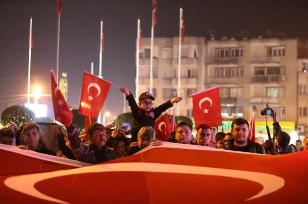 Akhisarlılar şehitler için tek yürek oldu