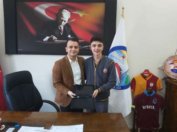 Bölge birincisi olan Türkelili öğrenci ödüllendirildi