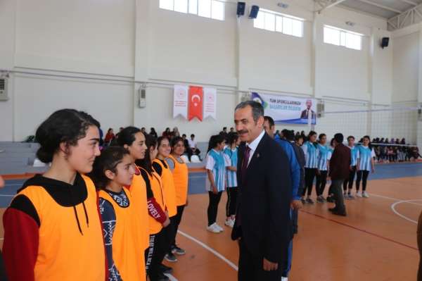 Gürpınar'da voleybol turnuvası