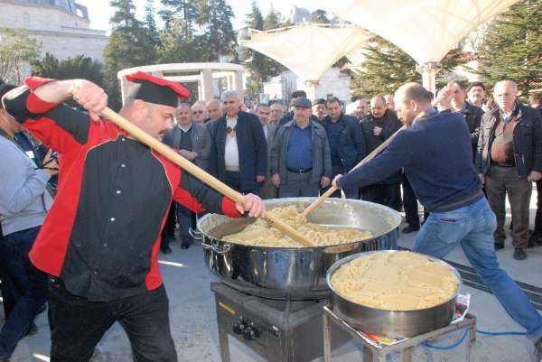 İdlip şehitleri için 5 bin kişilik helva dağıtıldı