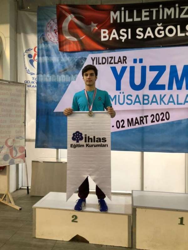 İhlas Koleji öğrencisi Bera Kayra Sarıkaya'dan üç madalya