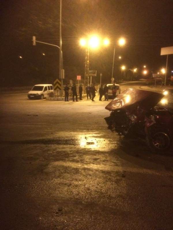 Trafik kazası 2'si ağır 5 yaralı
