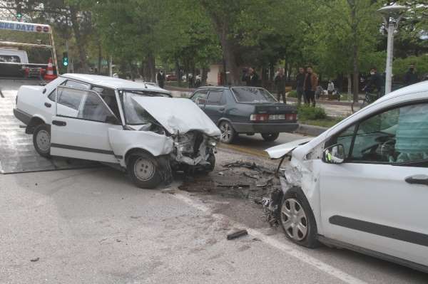 Elazığ'da trafik kazası: 1'i ağır 3 yaralı