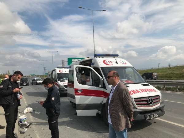(Özel) Arnavutköy'de trafik kazası: 1'i ağır 5 yaralı