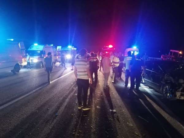 Adana Kozan karayolunda feci kaza: 1'i ağır 10 yaralı 