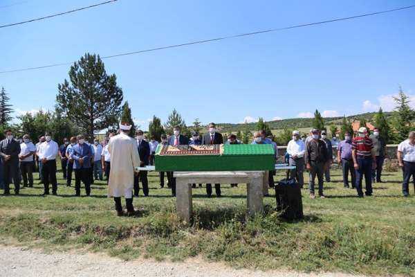Vali Çelik, şehit babası Yaşar Yıldız'ın cenaze törenine katıldı 