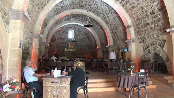 800 yıllık Taşhan'da eşsiz Çakallı menemeni