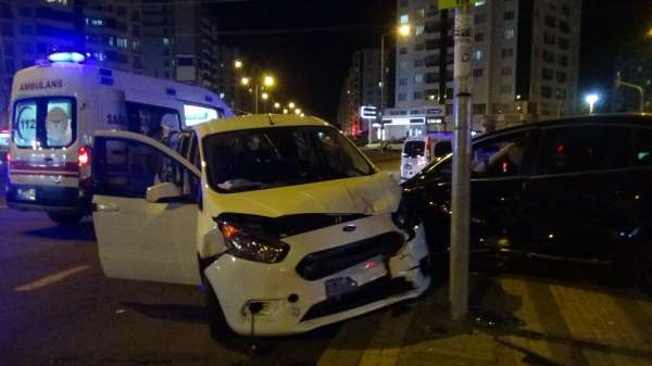 Diyarbakır'da aşırı hız ve dikkatsizlik kazaya neden oldu: 6 yaralı