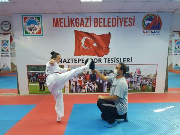 Down sendromlu Büşra'nın hedefi altın madalya