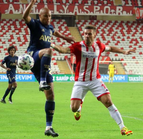 Alman yıldız Podolski'nin golleri Antalyaspor'a yetmedi