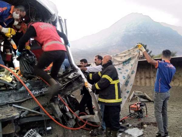 Siirt-Bitlis yolunda feci kaza: 4 ölü, 14 yaralı 