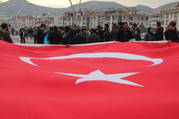 Amasya'da Bayrağa ve Şehitlere Saygı Yürüyüşü 