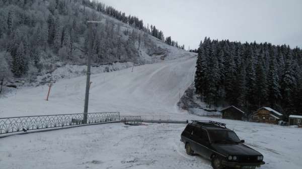Atabarı Kayak Merkezi'ne mevsimin ilk karı yağdı 