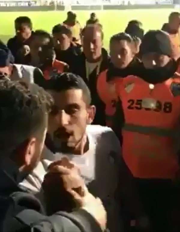 Emrah Başsan'dan küfreden taraftara tepki