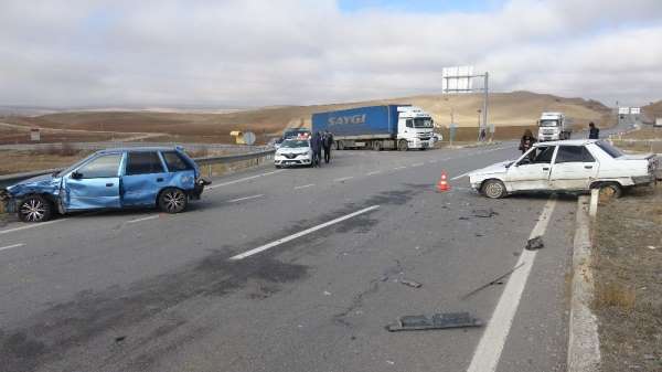 Sivas'ta trafik kazası: 2 yaralı 