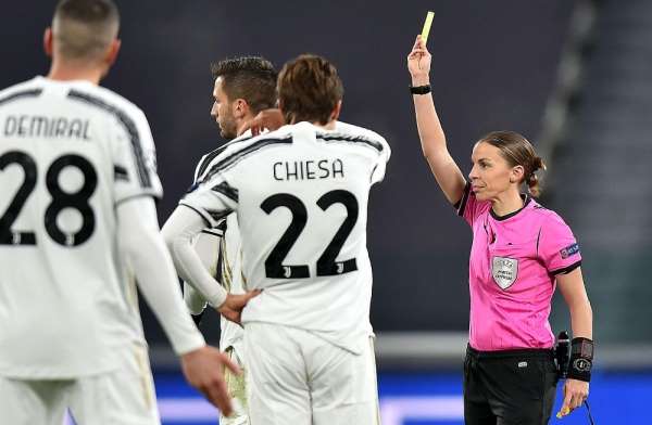 Stephanie Frappart, UEFA Şampiyonlar Ligi'nde tarihe geçti 