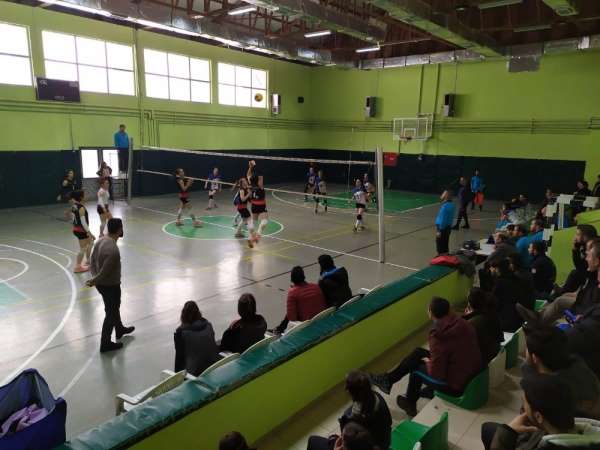 Van büyükşehir belediyesi kadın voleybol takımı 2. sıraya yerleşti