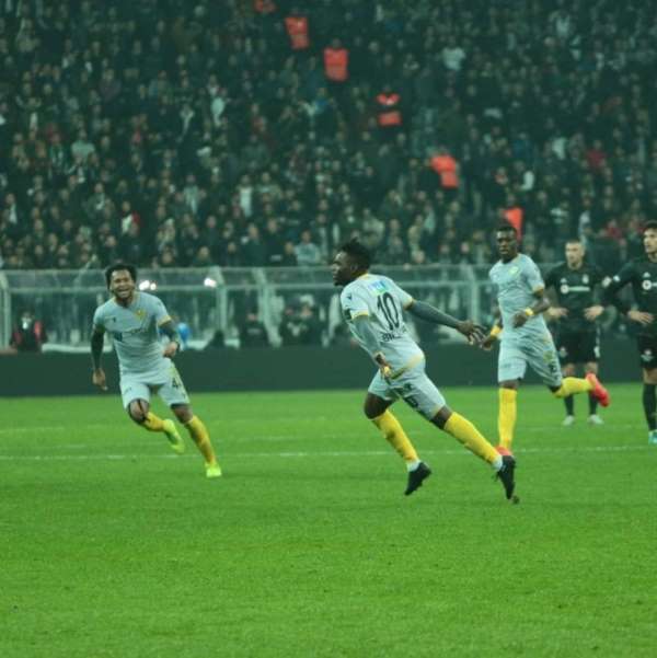 Yeni Malatyaspor Bifouma ile sözleşme yeniledi