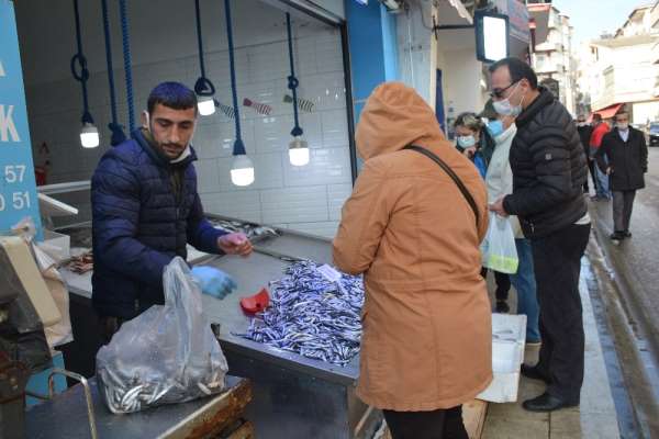 4 günlük kısıtlamada balığı özleyen tezgaha koştu