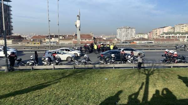 (Özel) E-5 Karayolu'nda kaza geçiren motosikletli polisin yardımına meslektaşlar