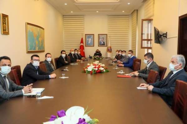 Vali 'aşı propagandasına' karşı uyardı