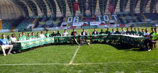 Akhisarspor'da yeni transferler basına tanıtıldı 