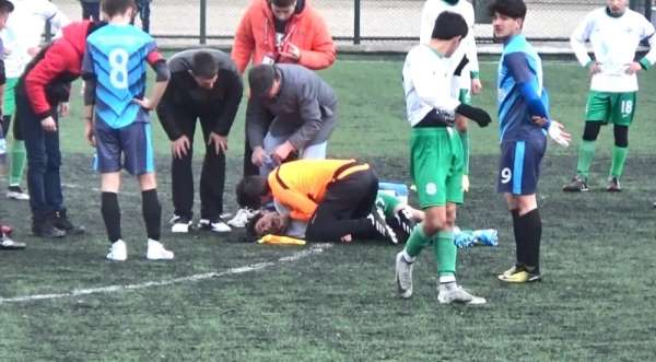 Bolu'da fenalaşan futbolcuyu hakemlik yapan doktor kurtardı 