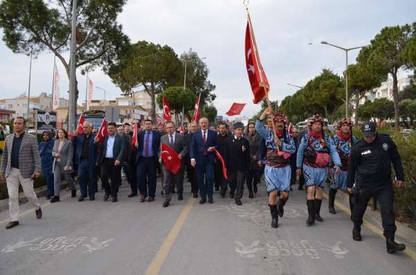 Didim'de yüzlerce kişi 'Şehitlere Saygı' yürüyüşüne katıldı