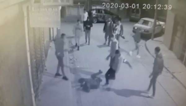 Konya'da tekme tokat dövülen gencin gasp edilme anı kamerada 