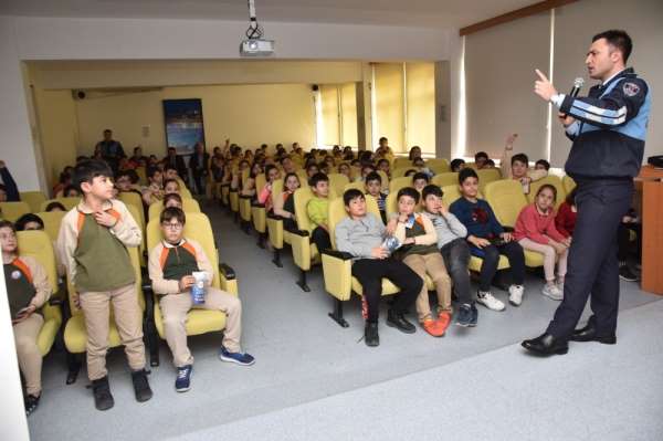 Öğrencilere 'Bilinçli Tüketici' eğitimi