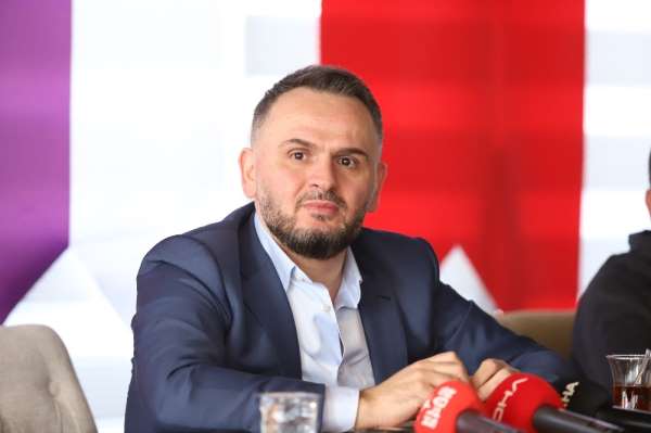 Sedat Tahiroğlu: '13 yıldır hiç bir futbolcuya, hocaya, devlet kurumuna borcumuz