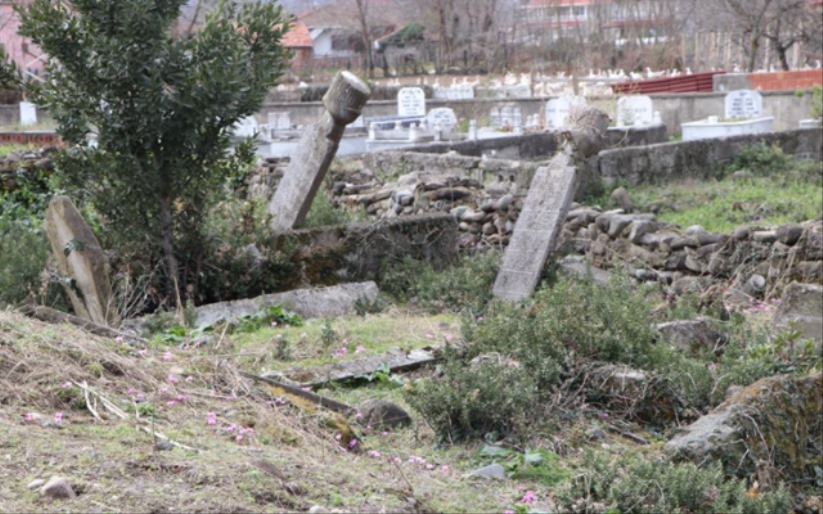 Samsun'da tarihi 'Paşa Mezarlığı'nı defineciler talan etti