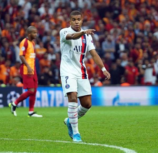 PSG'den, Mbappe'ye yeni sözleşme