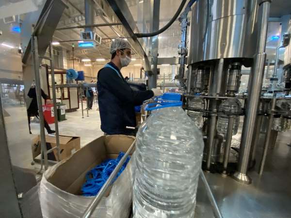 Saatte 50 ton su şişeliyor