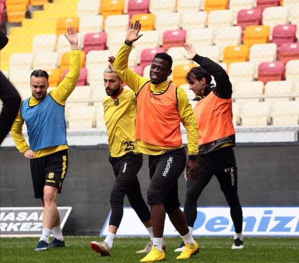 Yeni Malatyaspor yurt dışındaki futbolcularını bekliyor 
