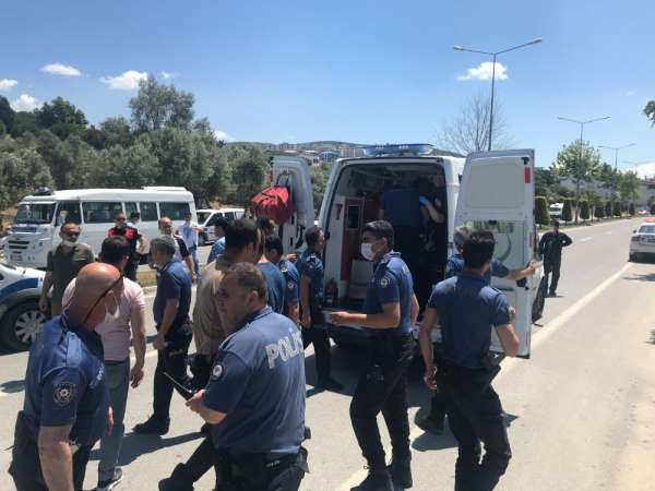 Kuşadası'nda polis aracı kaza yaptı: 2 polis hafif yaralı