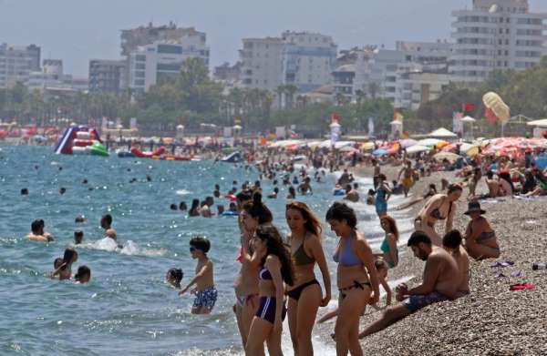 Antalya çifte bayram yaşadı, gözler Rus turiste çevrildi 