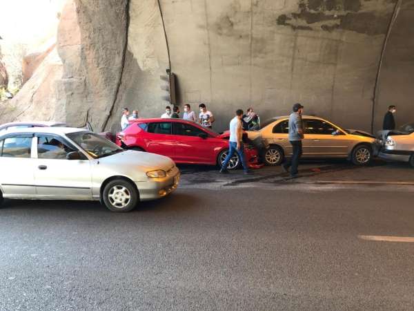 Tünel girişinde zincirleme trafik kazası