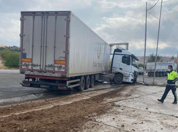 Börgenek virajında yine kaza meydana geldi 