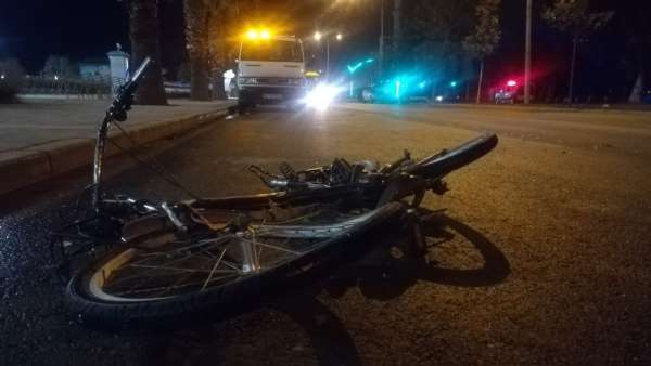 İzmir'de feci kaza: Bisiklet sürücüsü metrelerce sürüklendi 