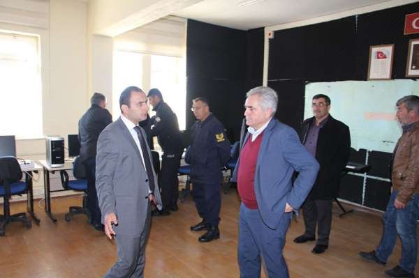 Kaymakam Abbasoğlu, okul servisleri ve okulun onarım yapılacak bölümlerini kontr
