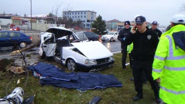 Kütahya'da feci kaza: 2 ölü, 3 yaralı (2) 