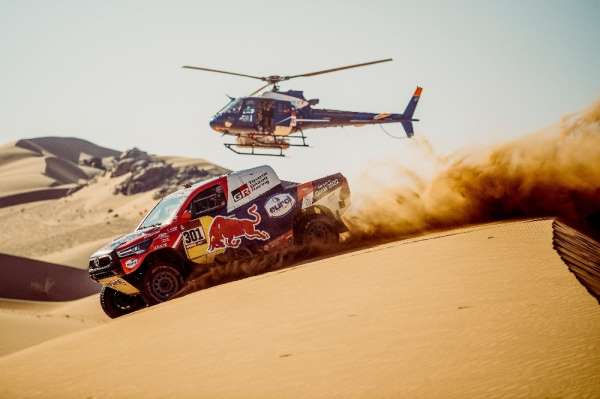 Dakar Rallisi'nde Stephane Peterhansel liderliği ele geçirdi