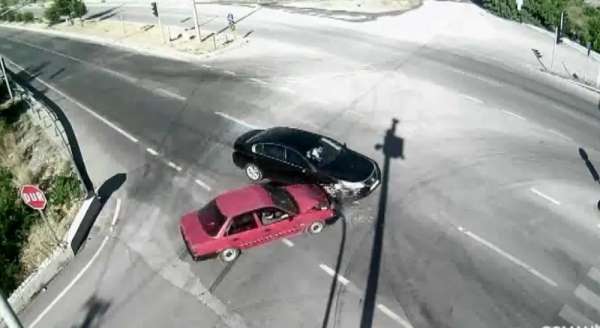 Osmaniye'deki trafik kazaları kameralara yansıdı