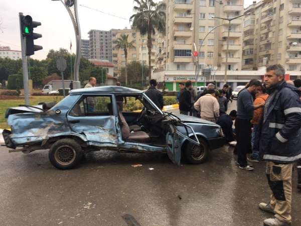 Tarsus'ta trafik kazası: 2 yaralı 