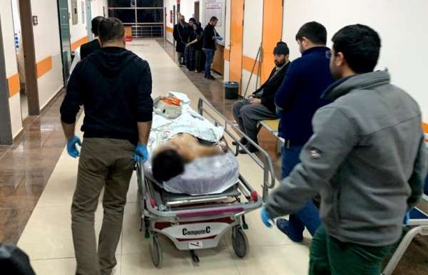 Tüfeğini temizlerken kazara kendini vurdu 